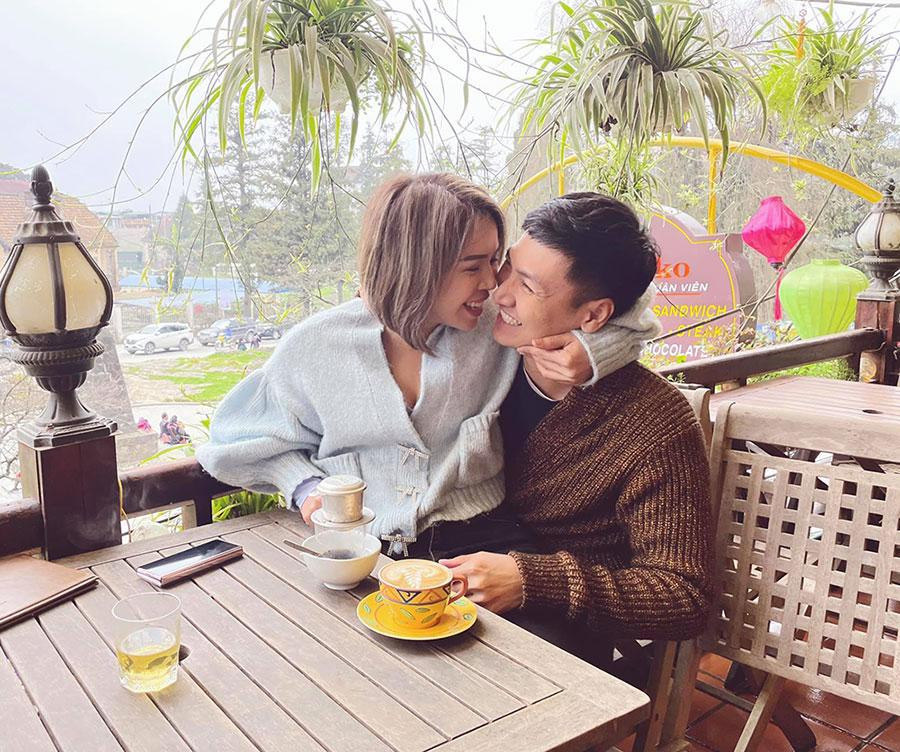 Vợ chồng Mạnh Trường đến với nhau bằng niềm tin và hạnh phúc bên nhau cũng nhờ niềm tin.