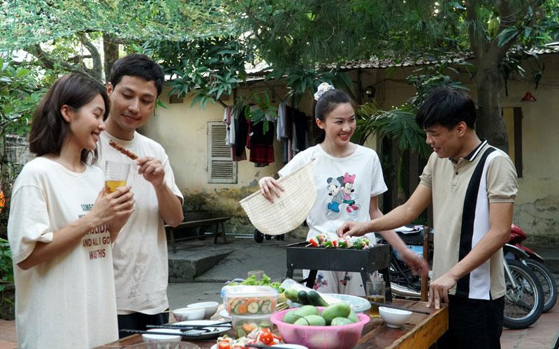 "11 tháng 5 ngày" khai thác đề tài về tuổi trẻ, góc nhìn của những người trẻ. "11 tháng 5 ngày" khai thác đề tài về tuổi trẻ, góc nhìn của những người trẻ.