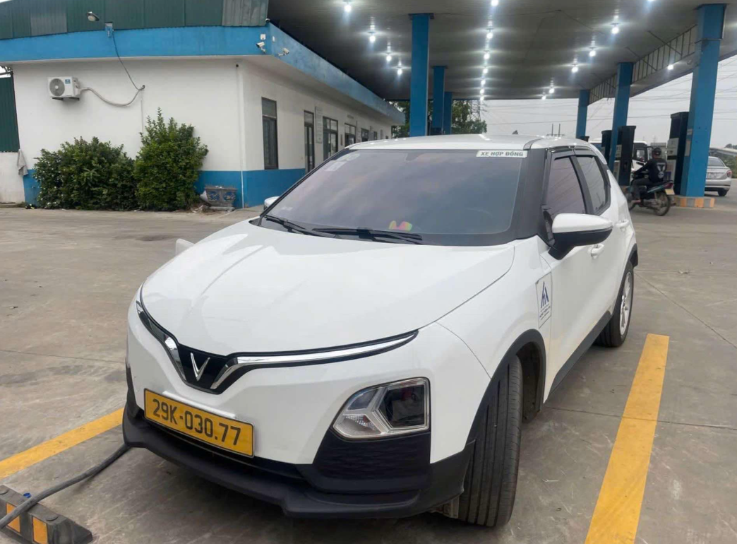 Chị Lê Thị Thúy Phương (Hà Nội) hoàn toàn hài lòng với VF 5 Plus sau 5 tháng sử dụng vì chi phí tiết kiệm.