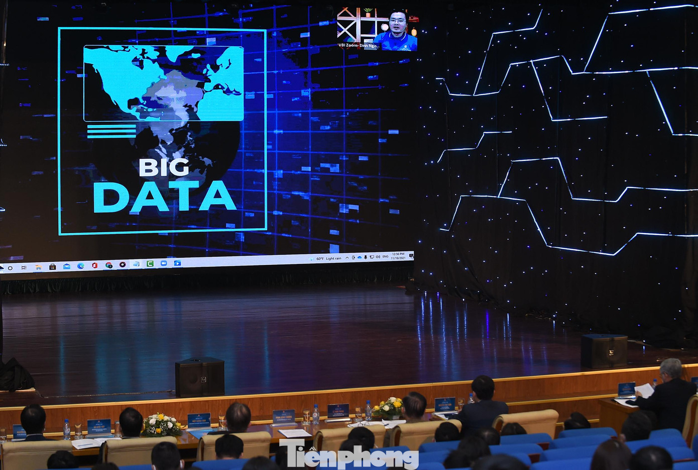 Đại biểu Đinh Ngọc Thạnh - GS tập sự, khoa Công nghệ thông tin, ĐH Soongsil, Hà Quốc; Gương mặt trẻ Việt Nam tiêu biểu 2019, tham dự Diễn đàn theo phương thức trực tuyến. Anh Thạnh trình bày báo cáo đề dẫn nội dung chủ đề ba tại Diễn đàn. Ảnh: Xuân Tùng Đại biểu Đinh Ngọc Thạnh - GS tập sự, khoa Công nghệ thông tin, ĐH Soongsil, Hà Quốc; Gương mặt trẻ Việt Nam tiêu biểu 2019, tham dự Diễn đàn theo phương thức trực tuyến. Anh Thạnh trình bày báo cáo đề dẫn nội dung chủ đề ba tại Diễn đàn. Ảnh: Xuân Tùng