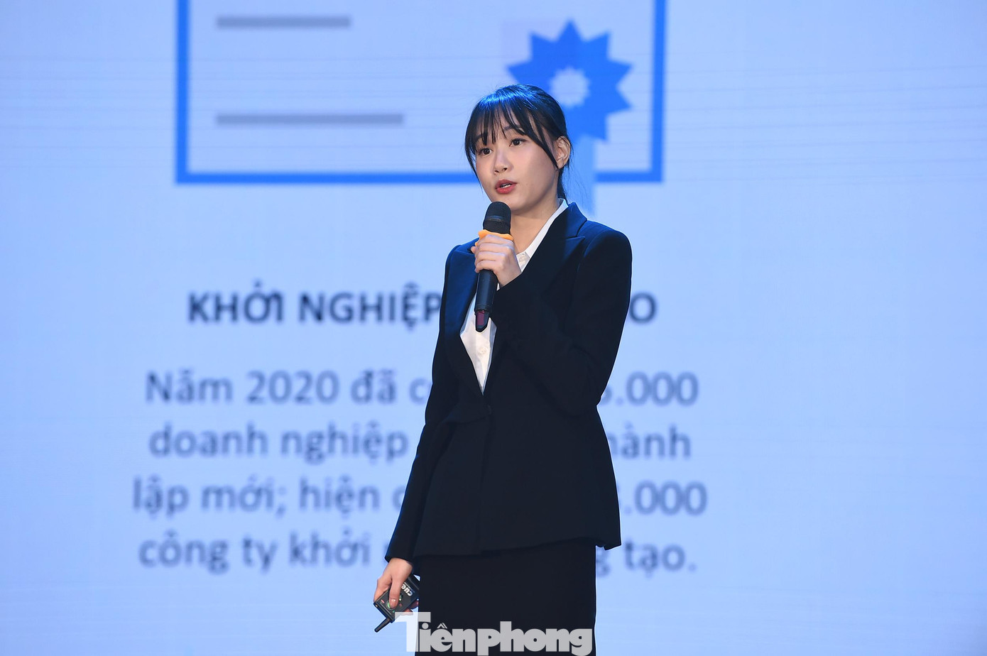 Đại biểu Đỗ Linh Anh - giảng viên Bộ môn Kinh doanh, Khởi nghiệp - ĐH Vin University trình bày báo cáo đề dẫn chủ đề thứ 4 của Diễn đàn. Ảnh: Xuân Tùng Đại biểu Đỗ Linh Anh - giảng viên Bộ môn Kinh doanh, Khởi nghiệp - ĐH Vin University trình bày báo cáo đề dẫn chủ đề thứ 4 của Diễn đàn. Ảnh: Xuân Tùng