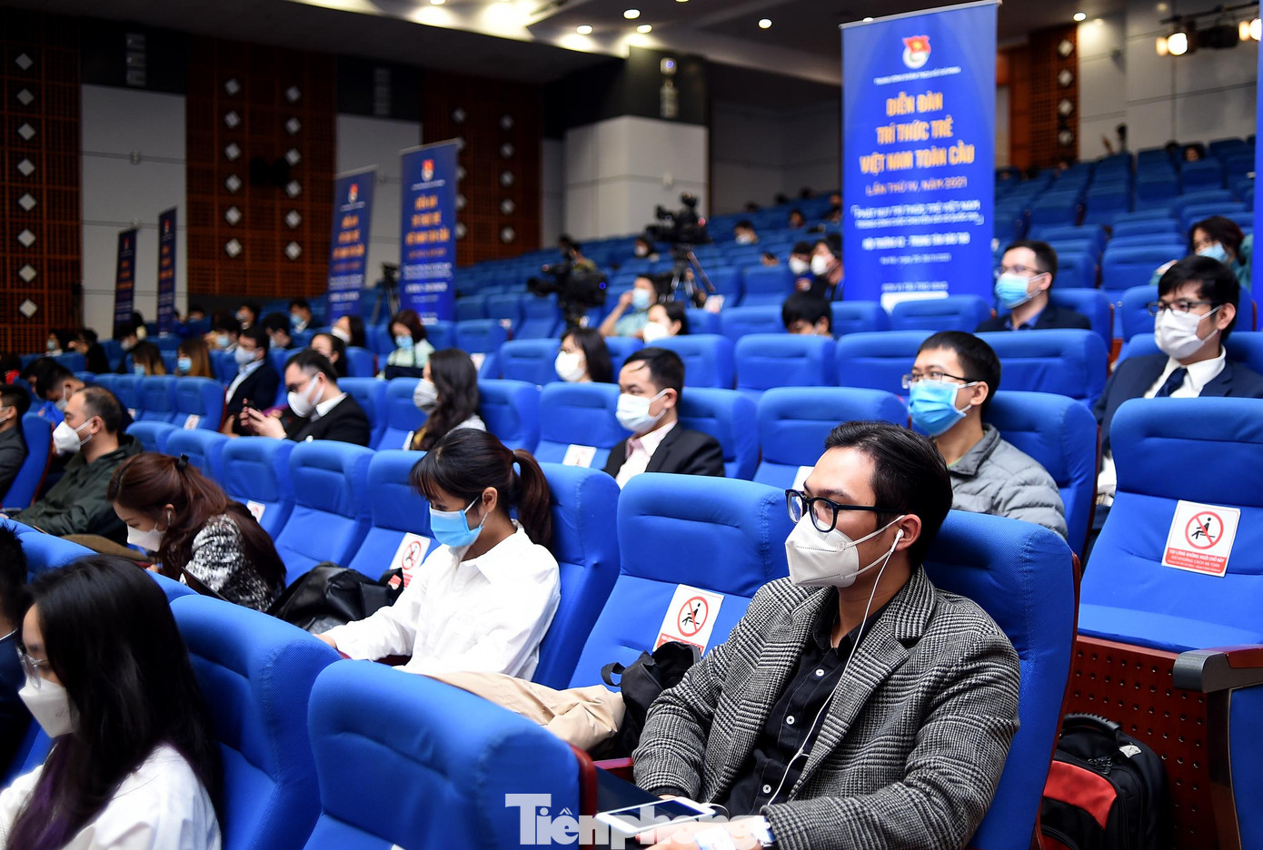 Diễn đàn diễn ra trực tiếp tại ĐH Kinh tế Quốc dân Hà Nội. Ảnh: Xuân Tùng Diễn đàn diễn ra trực tiếp tại ĐH Kinh tế Quốc dân Hà Nội. Ảnh: Xuân Tùng