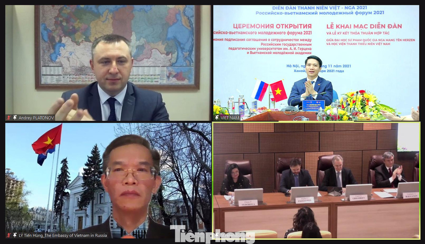 Diễn đàn tổ chức theo hình thức trực tiếp kết hợp trực tuyến. Ảnh: BTC