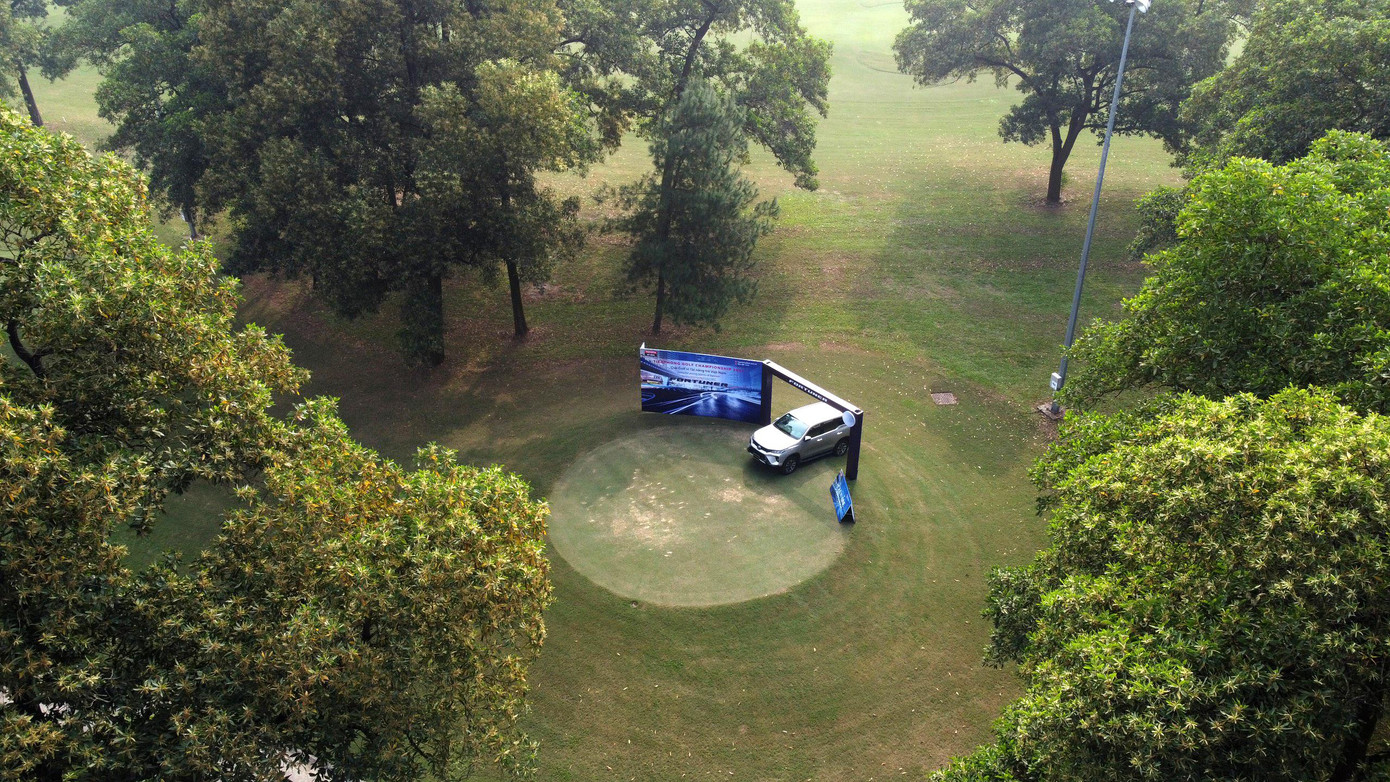 Năm nay, nhà tài trợ Toyota Việt Nam mang 7 chiếc xe làm giải thưởng HIO trong đó có 2 chiếc Toyota Camry 2.5Q, 4 chiếc Fortuner Legender và 1 chiếc Corolla Cross HV. Tổng giá trị của 7 chiếc xe Toyota này là hơn 8,6 tỷ đồng.