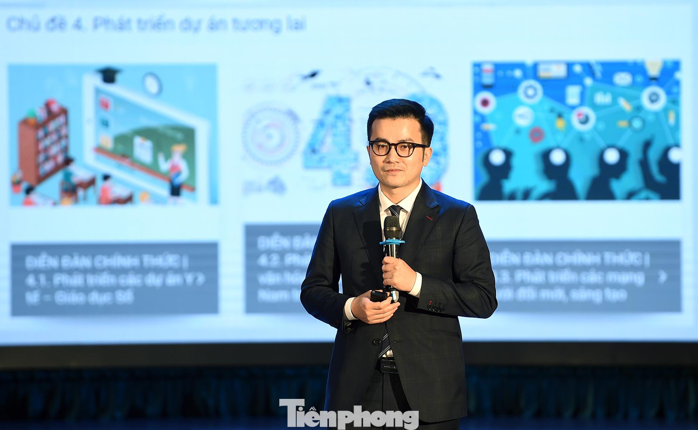 PGS. TS Trần Xuân Bách báo cáo tổng kết Diễn đàn lần thứ IV. Ảnh: Xuân Tùng PGS. TS Trần Xuân Bách báo cáo tổng kết Diễn đàn lần thứ IV. Ảnh: Xuân Tùng