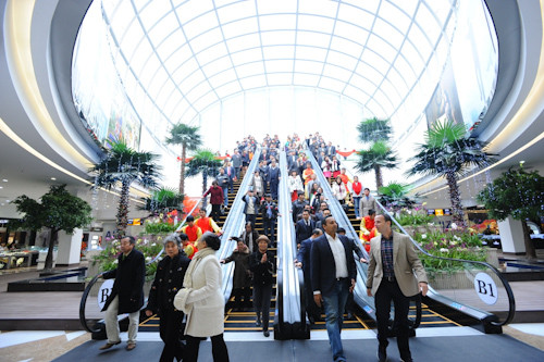 Khách nô nức đến Times City trong ngày khai trương