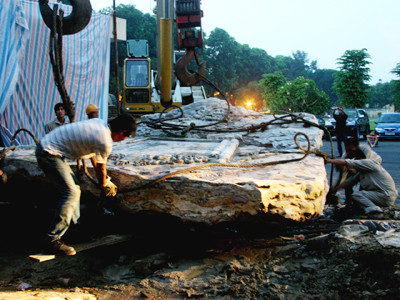 Khẩn trương thi công