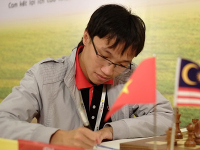 Trường Sơn bất ngờ thất bại ván đầu tiên. Ảnh: T.P. Trường Sơn bất ngờ thất bại ván đầu tiên. Ảnh: T.P