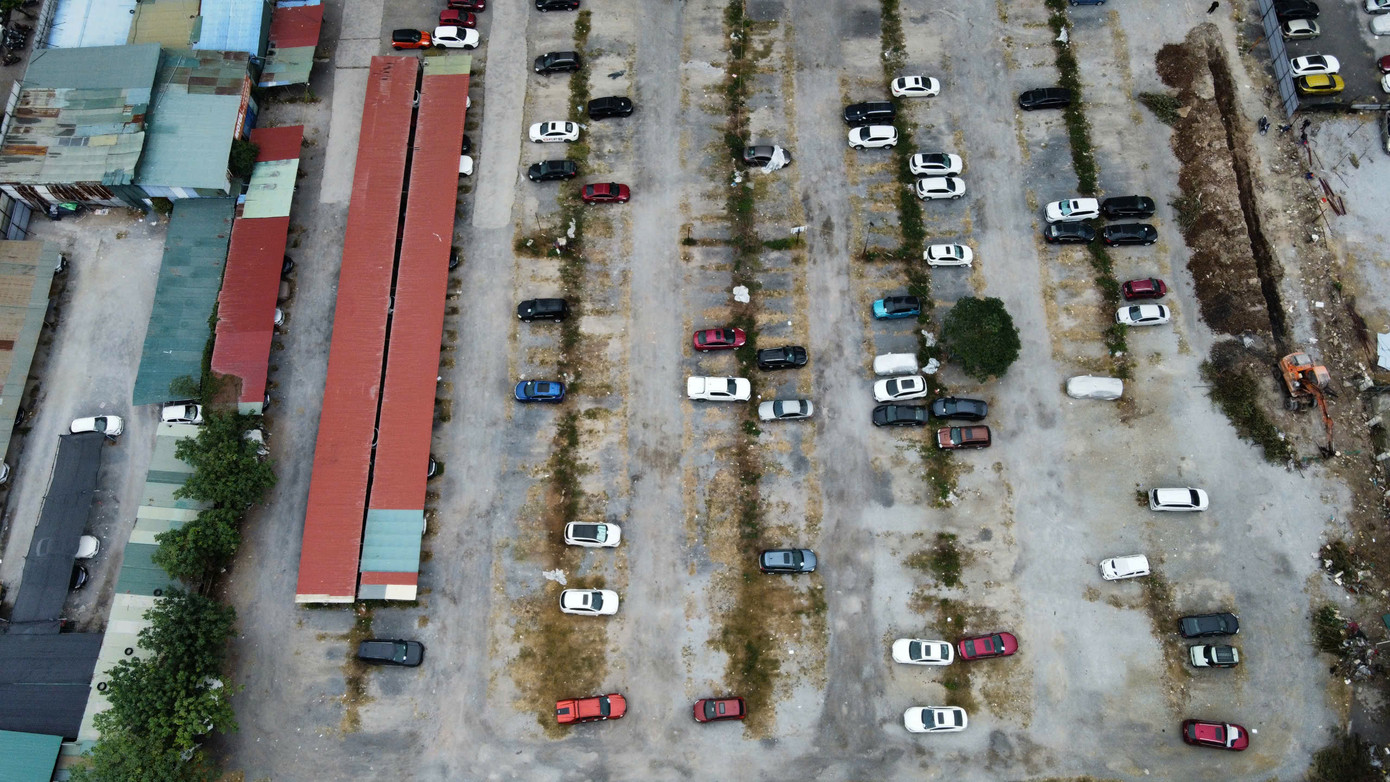 Tại khu đất này, những năm qua hình thành bãi xe lậu "khủng" trong khi nhu cầu về trường học tại đây rất bức thiết. Bởi phường Hoàng Liệt là nằm trong top phường có học sinh đông nhất Thủ đô.