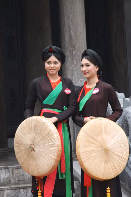 Chị Hai, chị Ba quan họ…