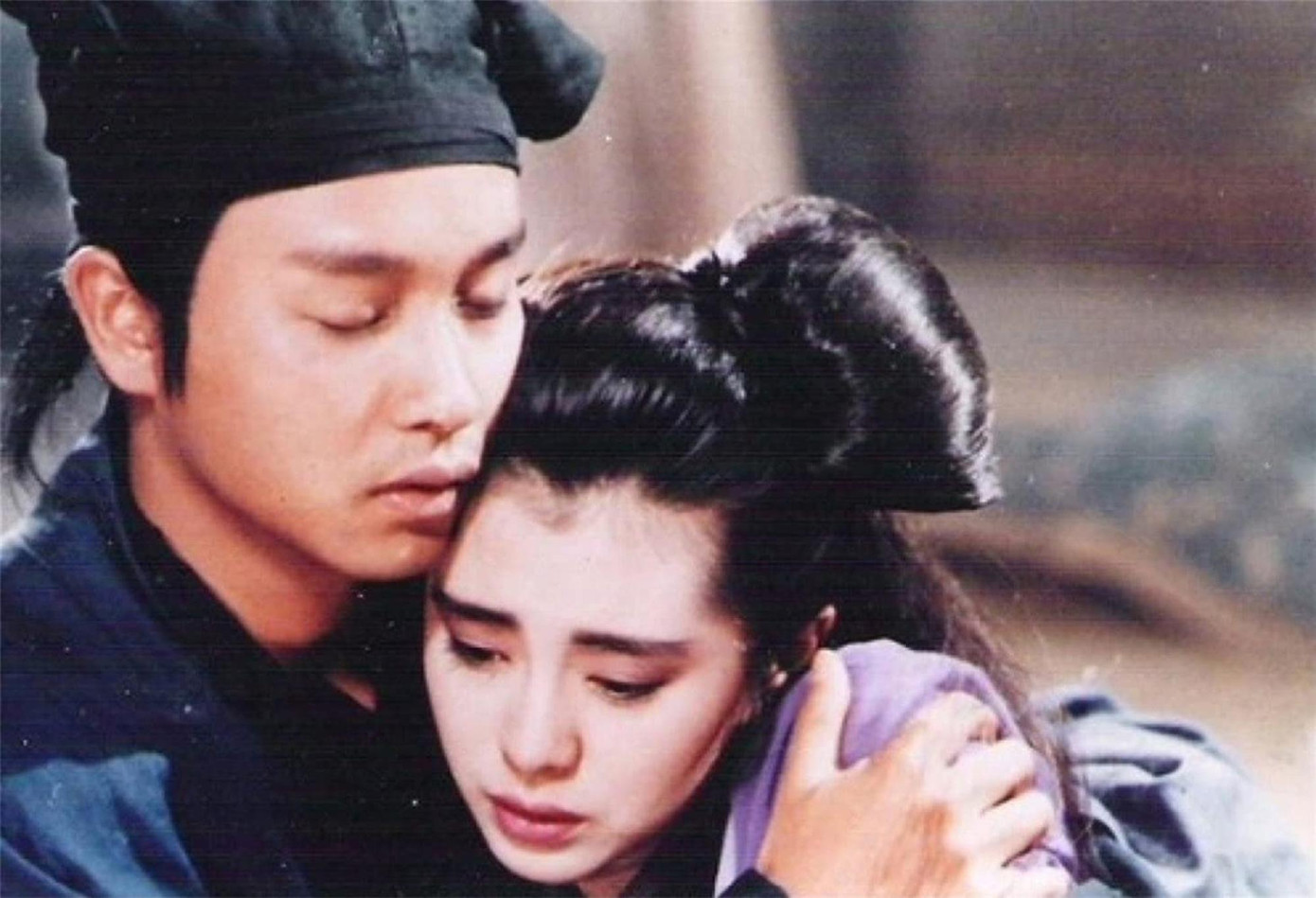 Bên cạnh đó, giới thạo tin Hồng Kông cho hay Vương Tổ Hiền đoạn tuyệt với showbiz sau cú sốc Trương Quốc Vinh tự sát. 17 năm qua, Vương Tổ Hiền vẫn nhớ về bạn thân.