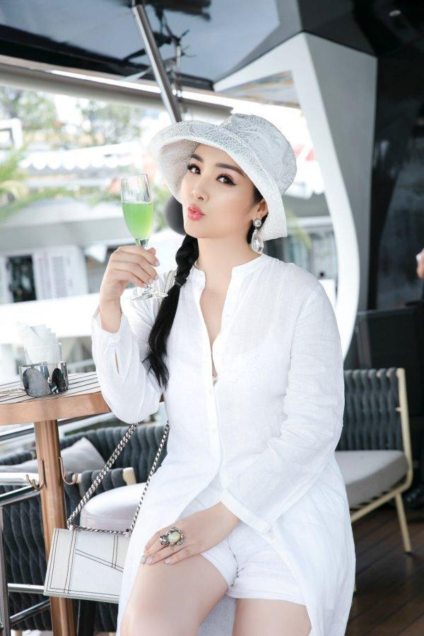 Giáng My được nhiều người biết đến khi đăng quang cuộc thi Hoa hậu Đền Hùng năm 1992.