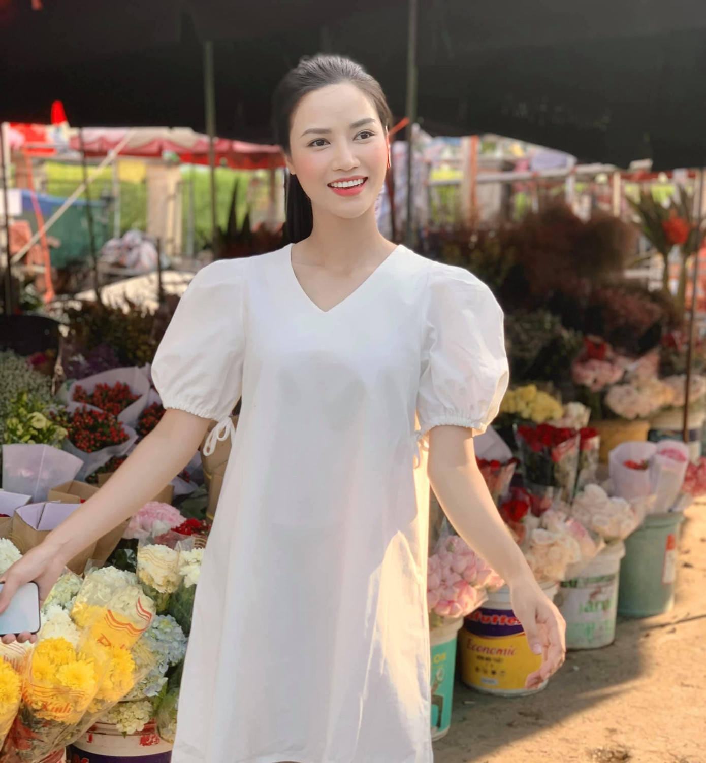 Gu thời trang trẻ trung và năng động của Anh Đào ở ngoài đời.