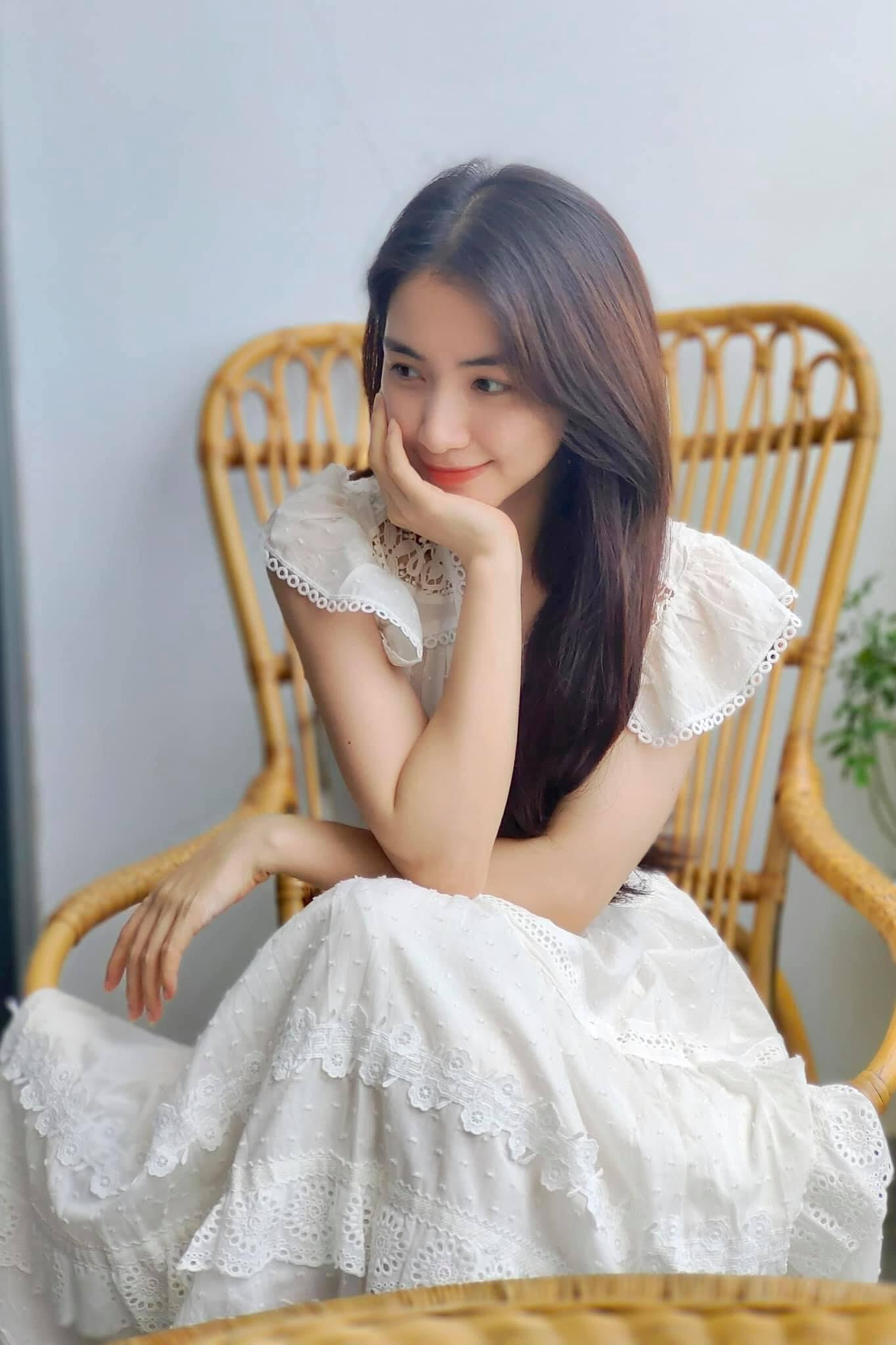 Nữ ca sĩ thường xuyên tự bỏ tiền để ủng hộ và chia sẻ những chương trình từ thiện có ý nghĩa đến khán giả. Nữ ca sĩ thường xuyên tự bỏ tiền để ủng hộ và chia sẻ những chương trình từ thiện có ý nghĩa đến khán giả.