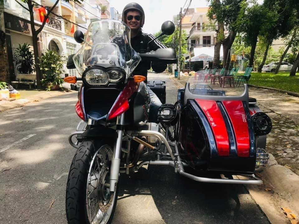 Anh có niềm đam mê về xe máy và hy vọng thông qua YouTube có thể chia sẻ với khán giả về sở thích này.