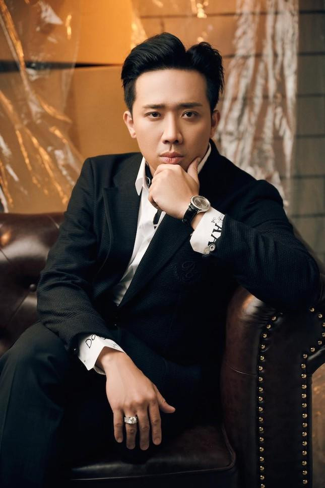 Trấn Thành liên tục vướng vào những lùm xùm liên quan đến số tiền kêu gọi ủng hộ miền Trung. Trấn Thành liên tục vướng vào những lùm xùm liên quan đến số tiền kêu gọi ủng hộ miền Trung.