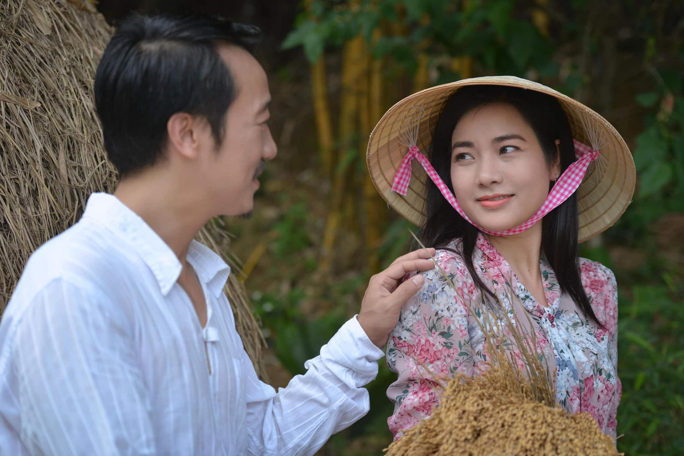 Vượt qua nhiều sóng gió, cuối cùng cặp đôi được yêu thích nhất “Lối về miền hoa” cũng về chung một nhà. Vượt qua nhiều sóng gió, cuối cùng cặp đôi được yêu thích nhất “Lối về miền hoa” cũng về chung một nhà.