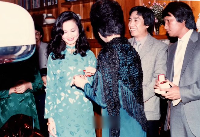 Kim Ngân tại một buổi tiệc tại Mỹ, khi đó Kim Ngân gây ấn tượng nhờ nhan sắc trẻ trung, ngọt ngào tuổi đôi mươi. Kim Ngân tại một buổi tiệc tại Mỹ, khi đó Kim Ngân gây ấn tượng nhờ nhan sắc trẻ trung, ngọt ngào tuổi đôi mươi.