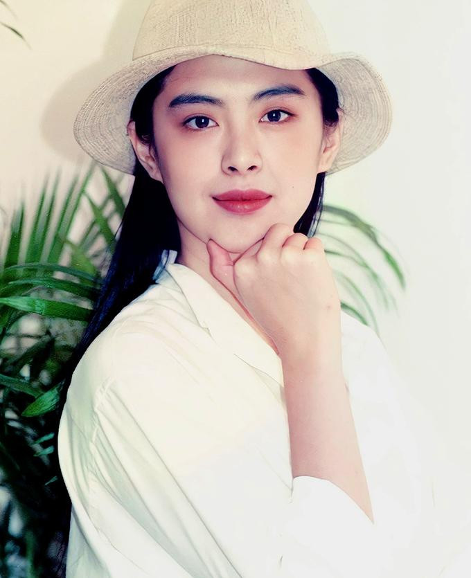 Có một sự nghiệp thành danh nhưng con đường tình cảm của Vương Tổ Hiền lại vô cùng trắc trở. Hai mối tình thời tuổi trẻ của cô với doanh nhân giàu có Lâm Kiến Nhạc và ca sĩ Tề Tần đều tan vỡ trong đau khổ, để lại cho nữ diễn viên nhiều tổn thương.