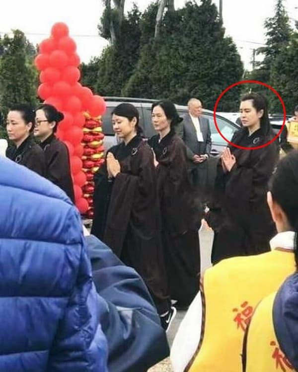 Một số nguồn tin cho biết nữ diễn viên vẫn đang độc thân và cuộc sống chỉ xoay quanh những hoạt động đời thường tại Vancouver và thi thoảng tham gia các sự kiện phật giáo tại nước ngoài.