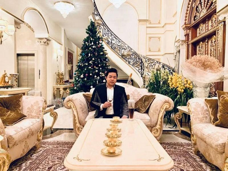 Căn biệt thự dát vàng bị hiểu nhầm của Quang Lê. Căn biệt thự dát vàng bị hiểu nhầm của Quang Lê.