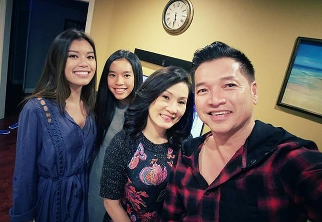 Sau ly hôn, Quang Minh - Hồng Đào vẫn giữ mối quan hệ tốt đẹp. Đặc biệt, cặp đôi vẫn cùng nhau dành thời gian quan tâm, chăm sóc 2 cô con gái.