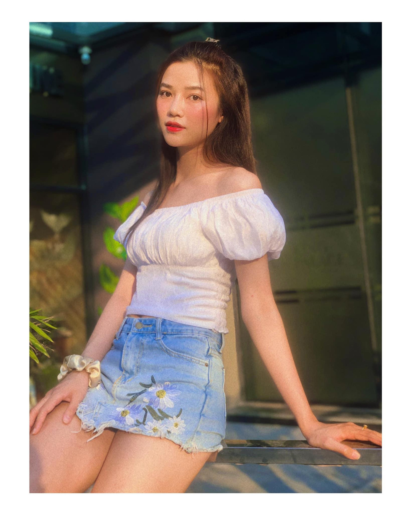 Trước đó, Anh Đào từng là gương mặt nữ phụ xuất hiện trong vài phân cảnh của phim "Trở về giữa yêu thương", "Hướng dương ngược nắng" và đây là vai chính đầu tay của nữ diễn viên.