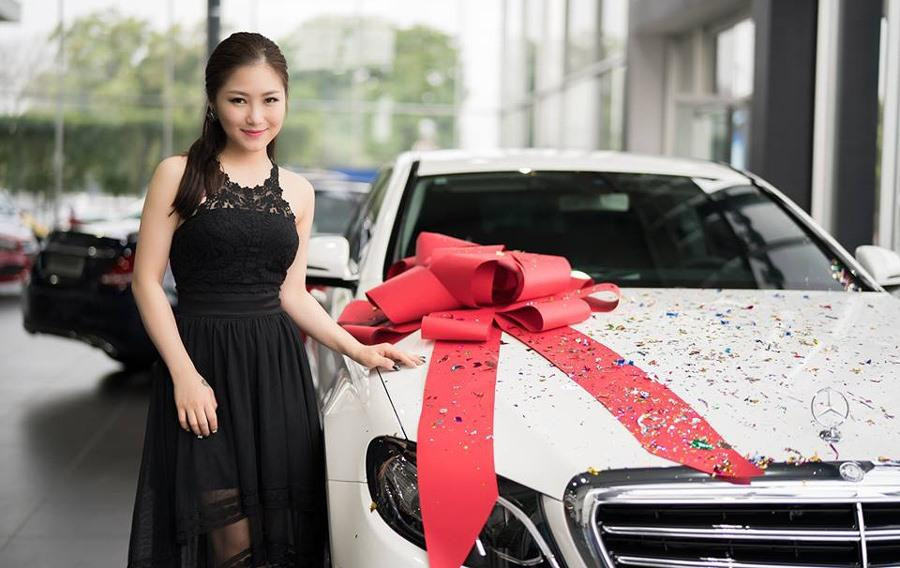 Nữ ca sĩ đã có thể tự mua nhà, mua xe ngay khi chỉ mới 20 tuổi. Nữ ca sĩ đã có thể tự mua nhà, mua xe ngay khi chỉ mới 20 tuổi.