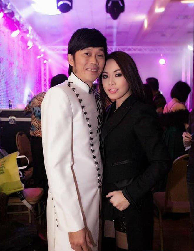 Danh hài Hoài Linh và em gái - ca sĩ Phương Trang.