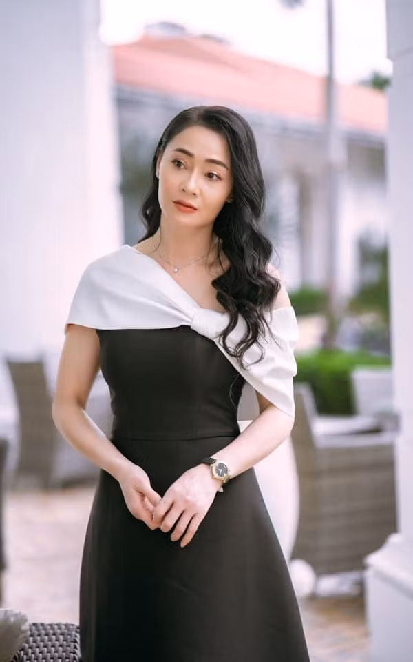 Quách Thu Phương trẻ trung và xinh đẹp ở tuổi U50.
