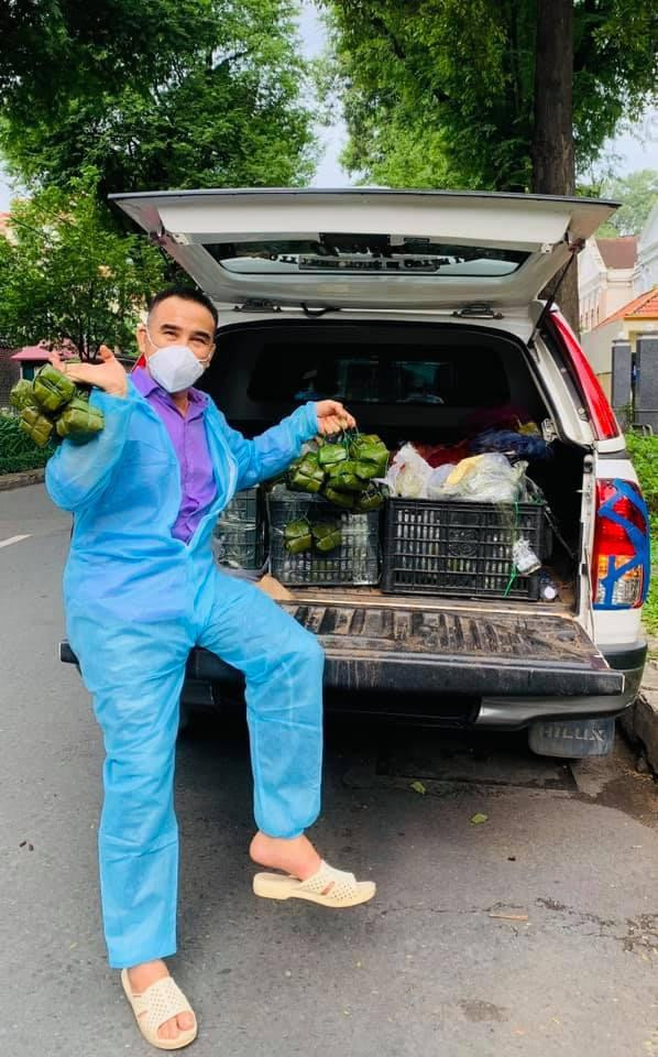 Quyền Linh là một trong những nghệ sĩ tích cực hoạt động từ thiện nhất tại Sài Gòn. Quyền Linh là một trong những nghệ sĩ tích cực hoạt động từ thiện nhất tại Sài Gòn.