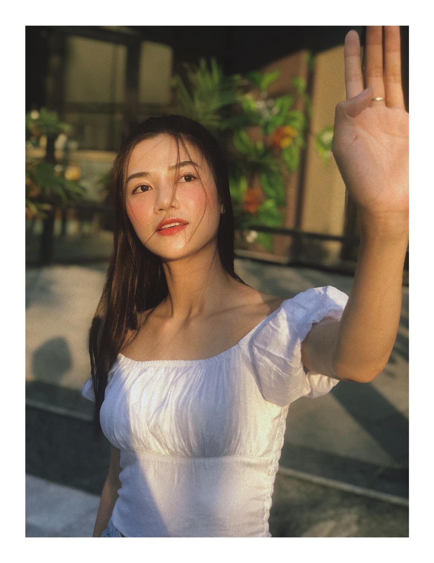 Trước đó, Anh Đào từng là gương mặt nữ phụ xuất hiện trong vài phân cảnh của phim "Trở về giữa yêu thương", "Hướng dương ngược nắng" và đây là vai chính đầu tay của nữ diễn viên.