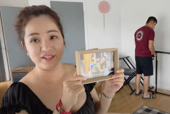 Nữ danh hài nghẹn ngào nhớ lại những kỷ niệm cùng đàn chị. Nữ danh hài nghẹn ngào nhớ lại những kỷ niệm cùng đàn chị.