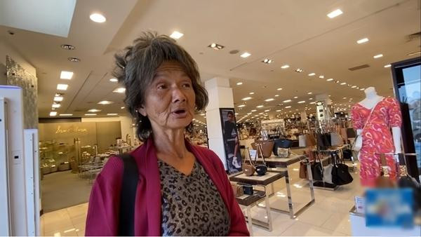 Trước đó, Kim Ngân xuất hiện khỏe mạnh và tươi tắn trong các clip được em họ đăng tải.