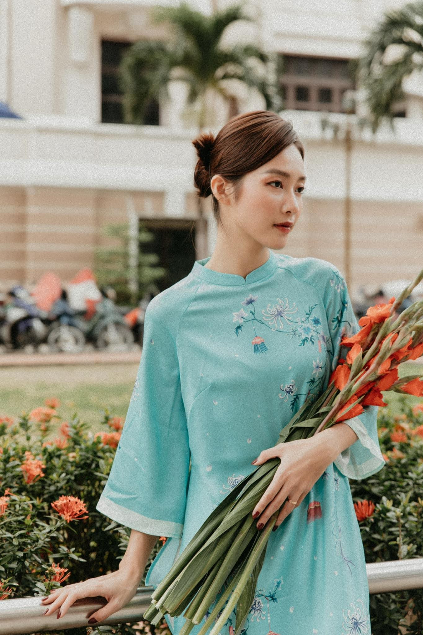 Năm 2021 là một năm thành công của Khả Ngân khi cô chính thức Bắc Tiến và gặt hái được thành công với vai nữ chính Tuệ Nhi trong phim giờ vàng" 11 tháng 5 ngày".