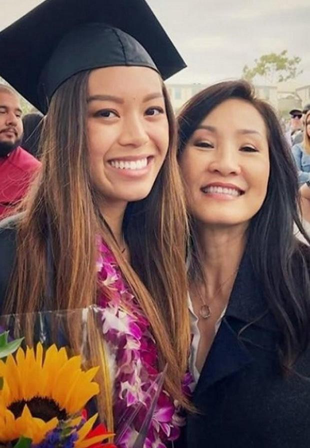 Không chỉ xinh đẹp, Vicky Phương Vân còn tốt nghiệp Đại học UC Santa Barbara (California, Mỹ). Được biết, đây là một trong những trường đại học của Hoa Kỳ Public Ivy, công nhận các trường đại học nghiên cứu hàng đầu của Hoa Kỳ.