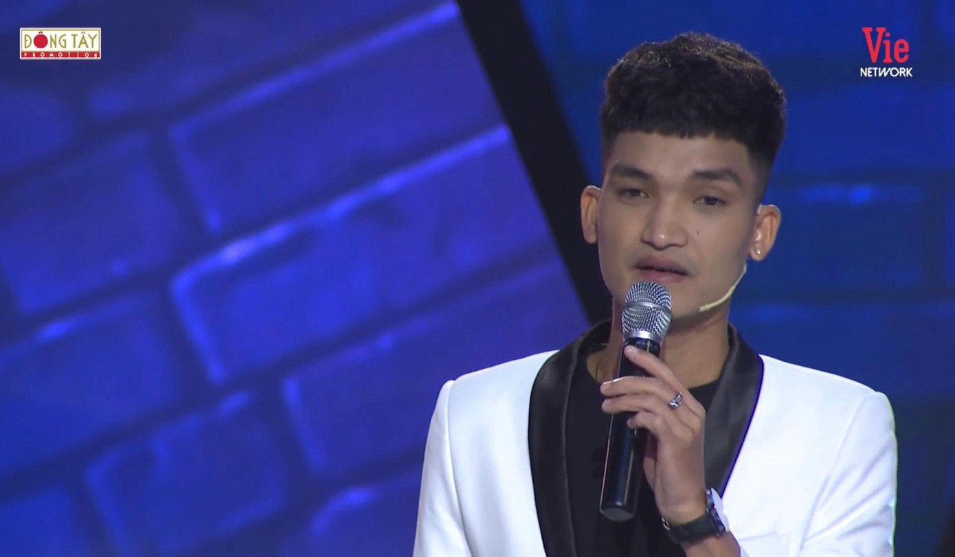 Mặc Văn Khoa khiến cả trường quay bật cười khi liên tục xin phát lại nhạc vì không biết hát từ đâu. Mặc Văn Khoa khiến cả trường quay bật cười khi liên tục xin phát lại nhạc vì không biết hát từ đâu.