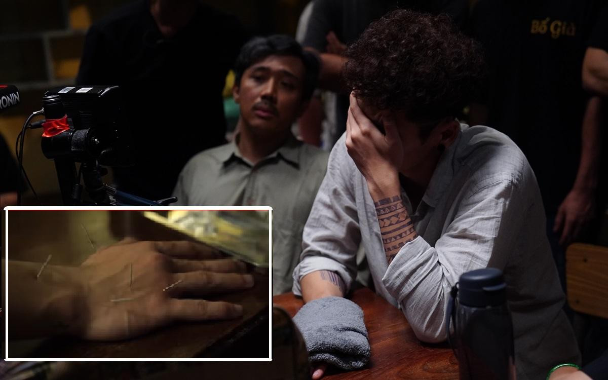 Do quá nhập tâm vào cảnh quay mà nam diễn viên trẻ đã gặp chấn thương. Do quá nhập tâm vào cảnh quay mà nam diễn viên trẻ đã gặp chấn thương.