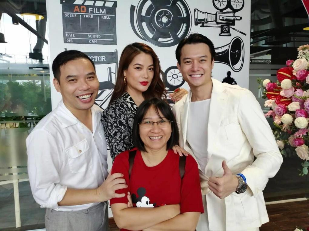 Kể từ khi công khai, cả hai luôn sánh bước bên nhau trong rất nhiều sự kiện lớn nhỏ. Trong sự kiện khai trương công ty sản xuất phim cả Anh Dũng vào tháng 5/2021, Trương Ngọc Ánh cũng góp mặt.