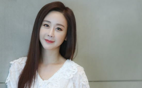 Ham So Won từng bị khán giả "tẩy chay" khi bị lộ chuyện nói dối về gia cảnh nhà chồng cũ. Ham So Won từng bị khán giả "tẩy chay" khi bị lộ chuyện nói dối về gia cảnh nhà chồng cũ.