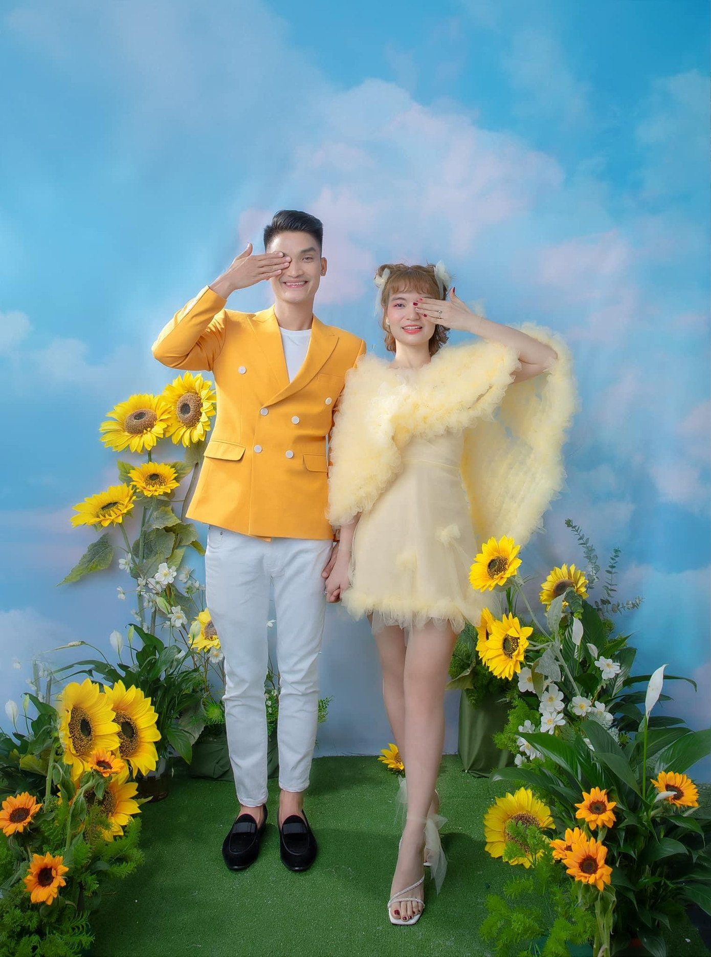 Cặp đôi vừa kỉ niệm 1 năm chính thức đăng kí kết hôn vào ngày 2/12.