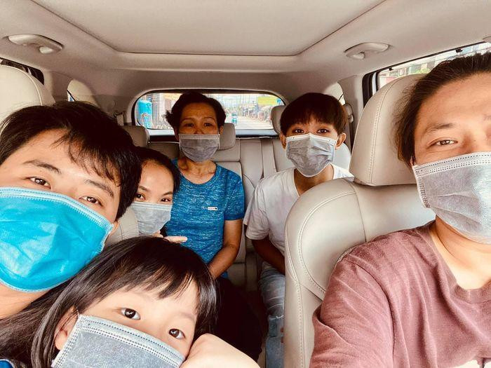 Hồ Văn Cường được cả gia đình đưa đi đăng ký thủ tục dự thi. Hồ Văn Cường được cả gia đình đưa đi đăng ký thủ tục dự thi.