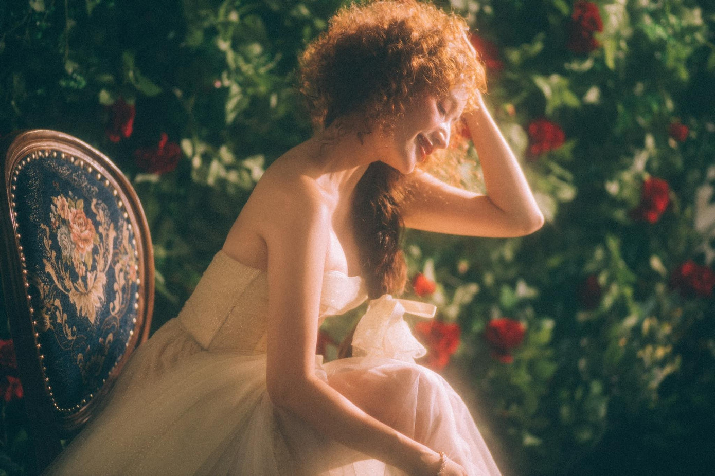 Nhận xét về người bạn đời, Khánh Thi cho biết Phan Hiển là người chín chắn, bản lĩnh hơn so với tuổi thật. Trong lúc mang bầu, cô hay ghen và gặp không ít áp lực về tâm lý. Hiểu được vấn đề của vợ, Phan Hiển luôn ứng xử nhẹ nhàng, thậm chí chấp nhận những cơn giận đến mức đập phá đồ đạc của Khánh Thi.