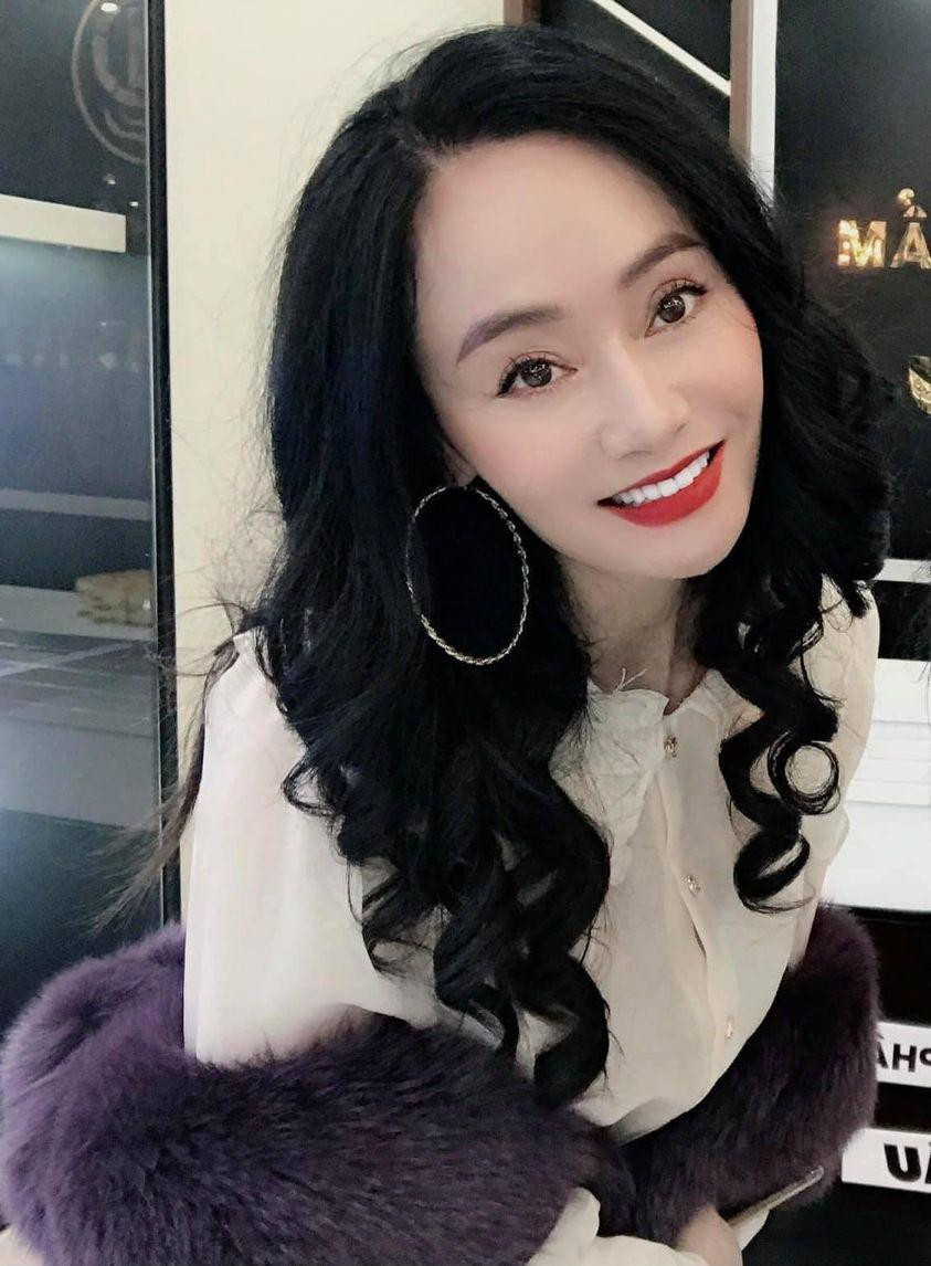 Dù đã bước sang tuổi 45 hơn nữa đã từng trải qua sinh nở, nữ diễn viên khiến nhiều người phải ngưỡng mộ vì sở hữu sắc vóc đầy ấn tượng. Dù đã bước sang tuổi 45 hơn nữa đã từng trải qua sinh nở, nữ diễn viên khiến nhiều người phải ngưỡng mộ vì sở hữu sắc vóc đầy ấn tượng.