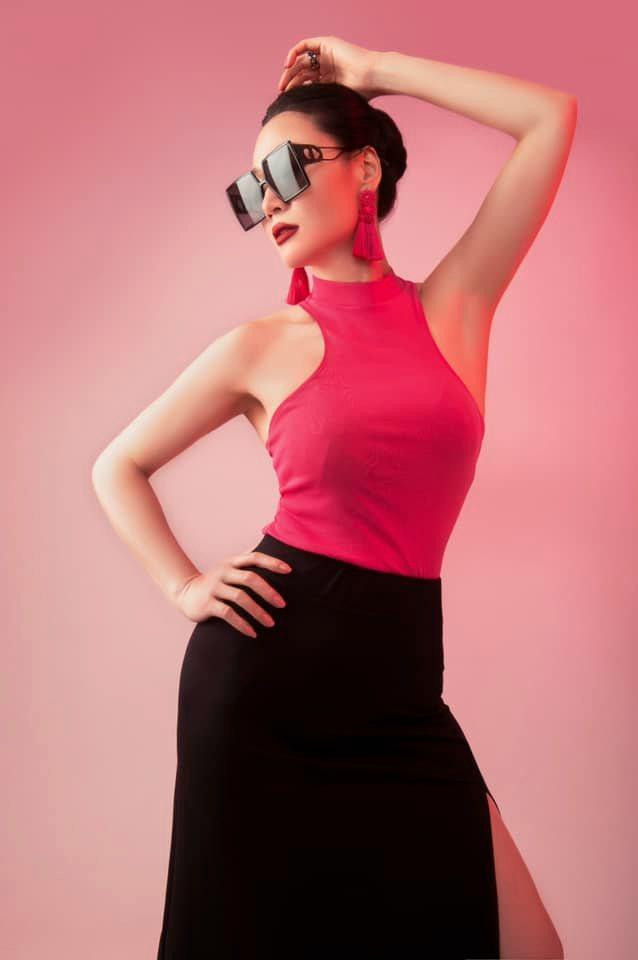 Với lợi thế về chiều cao, vóc dáng thon gọn, làn da trắng sáng, Quách Thu Phương thường diện lên người cũng trang phục thời thượng, càng làm tôn lên vẻ đẹp của mình. Vì vậy khi đọ sắc cũng những diễn viên trẻ tuổi hơn như Phương Oanh, Thu Quỳnh,... thì cô vẫn chẳng hề kém cạnh. Với lợi thế về chiều cao, vóc dáng thon gọn, làn da trắng sáng, Quách Thu Phương thường diện lên người cũng trang phục thời thượng, càng làm tôn lên vẻ đẹp của mình. Vì vậy khi đọ sắc cũng những diễn viên trẻ tuổi hơn như Phương Oanh, Thu Quỳnh,... thì cô vẫn chẳng hề kém cạnh.