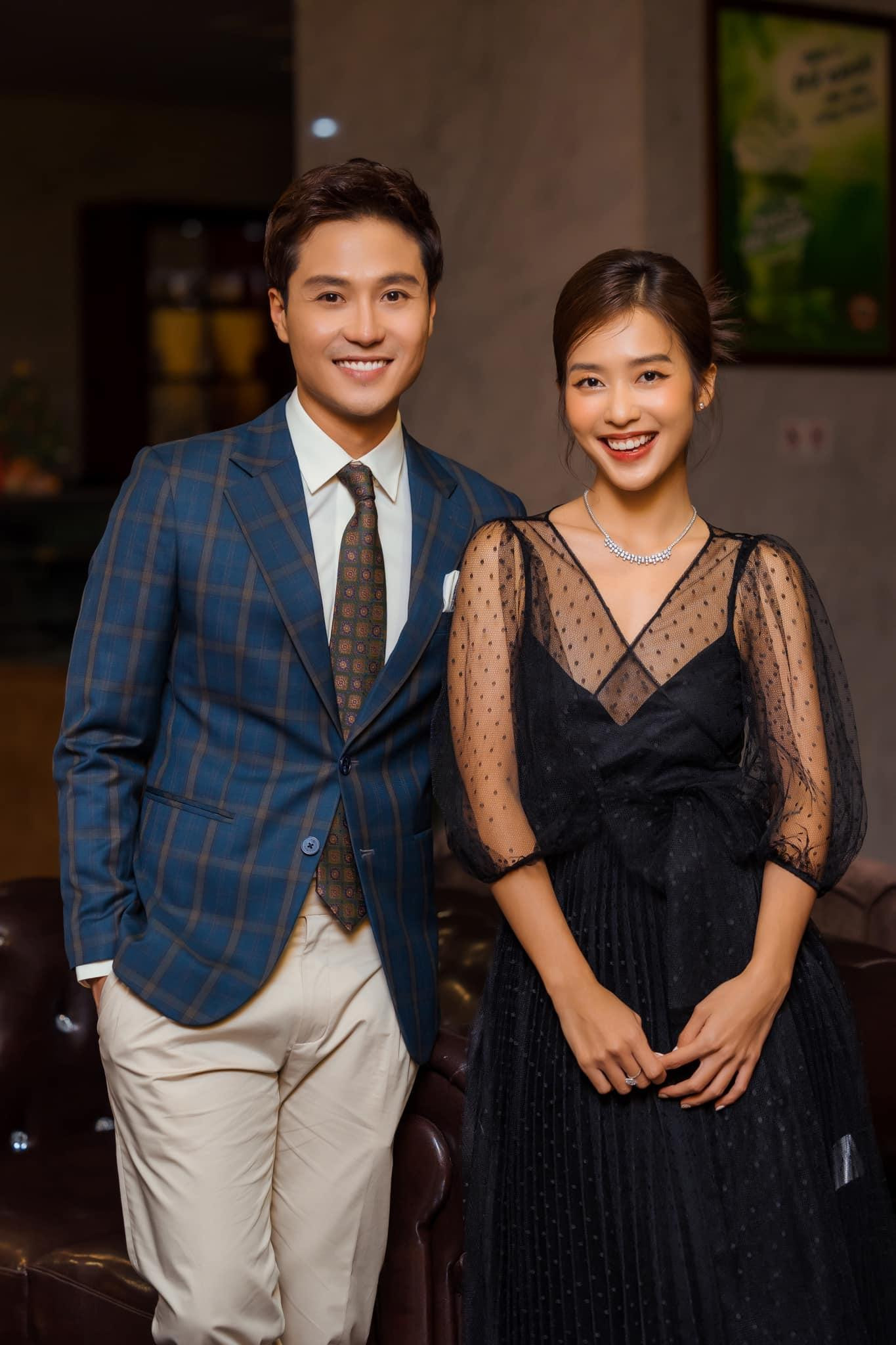 Thanh Sơn chia sẻ trên trang cá nhân: "Một số hình ảnh tối hôm qua ạ. Sau lâu ngày mới gặp lại những người thân trong gia đình của bộ phim "11 tháng 5 ngày"… Cảm giác như những ngày đầu vậy. Còn ai nhớ chúng em không ạ".