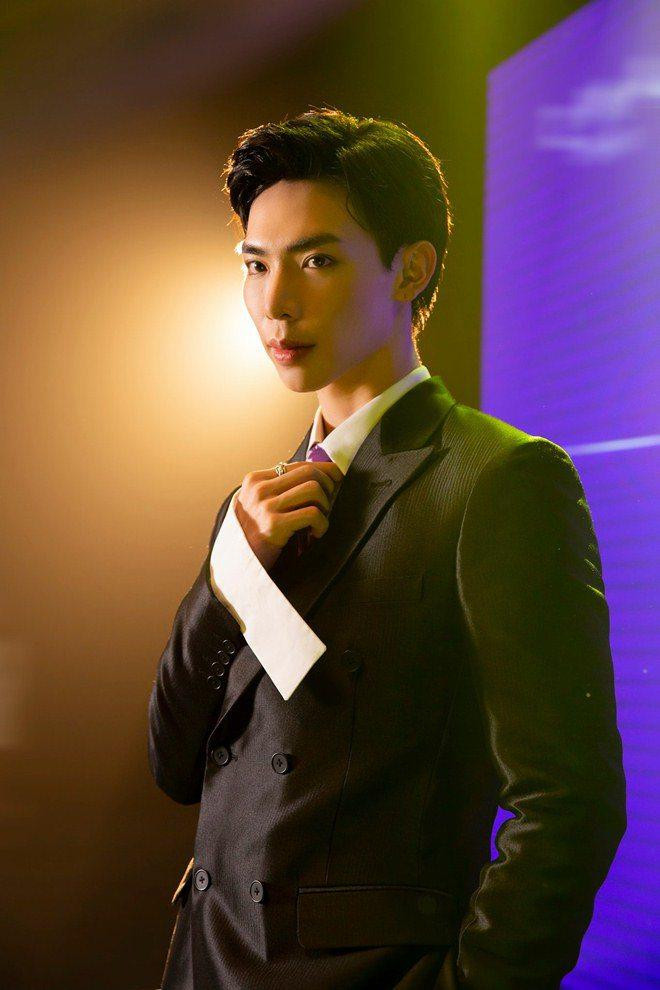 Erik trưởng thành và chín chắn hơn sau chương trình "Giọng hát Việt nhí". Erik trưởng thành và chín chắn hơn sau chương trình "Giọng hát Việt nhí".