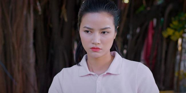 Bộ phim “Lối về miền hoa” của đạo diễn Vũ Minh Trí tiếp nối mạch phim về đề tài nông thôn.Phim xoay quanh nhóm bạn trẻ lớn lên ở một làng hoa ven đô và hành trình trưởng thành của họ. Lợi (Trọng Lân) là một thanh niên trẻ 25 tuổi, sống bằng nghề buôn hoa, cất hoa từ làng rồi đổ lại cho các cửa hàng hoa trong tỉnh. Vì nhà có điều kiện nhất phố huyện nên Lợi nghĩ chỉ làm cho vui, cùng hai người bạn Linh (Đức Anh) và Bão (Mạnh Quân) tạo thành bộ ba nổi tiếng khắp phố huyện vì các trò phá làng phá xóm.