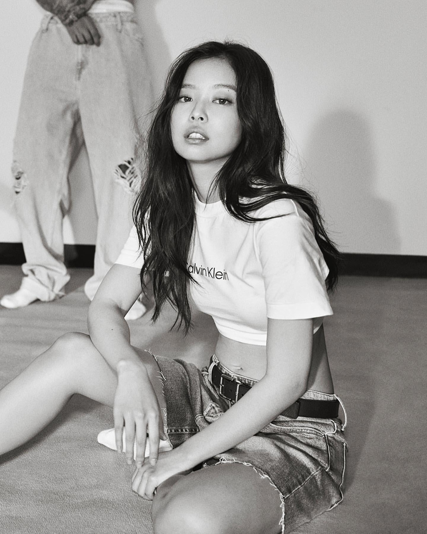 Tập luyện Pilates thường xuyên là bí quyết giảm cân, giữ dáng và hơn hết là sở hữu vòng eo con kiến của nữ ca sĩ nhà YG.