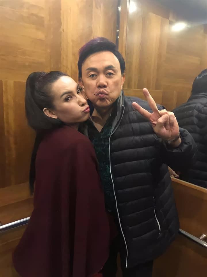 Hình ảnh ca sĩ Phi Nhung và cố nghệ sĩ Chí Tài trước khi qua đời khiến khán giả đau lòng. Hình ảnh ca sĩ Phi Nhung và cố nghệ sĩ Chí Tài trước khi qua đời khiến khán giả đau lòng.